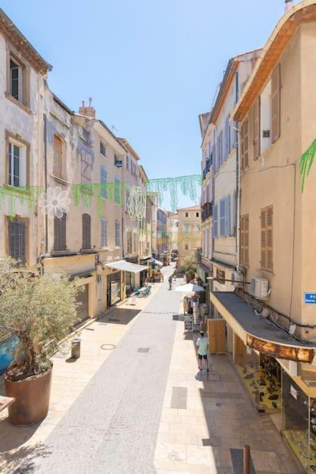 Charmant T3 Sur Jolie Place, Parking Inclus, Clim La Ciotat Bagian luar foto